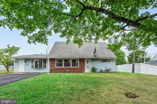 6 Cobalt Ridge Dr E, Levittown, PA 19057 - Photo 2