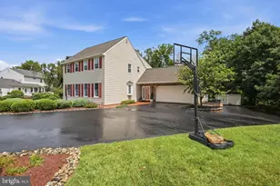 113 Hayhurst Ct, Holland, PA 18966 - Photo 4