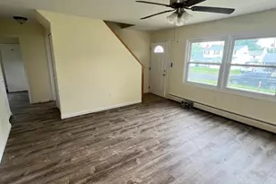 19 Vicar Ln, Levittown, PA 19054 - Photo 4