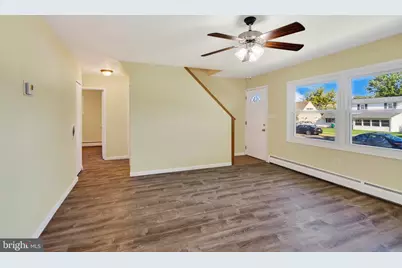 19 Vicar Lane, Levittown, PA 19054 - Photo 8