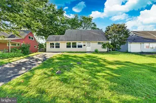 19 Vicar Ln, Levittown, PA 19054 - Photo 2