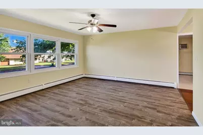19 Vicar Lane, Levittown, PA 19054 - Photo 6