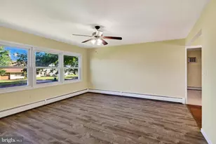 19 Vicar Ln, Levittown, PA 19054 - Photo 6