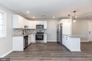 30 Primrose Ln, Levittown, PA 19054 - Photo 12