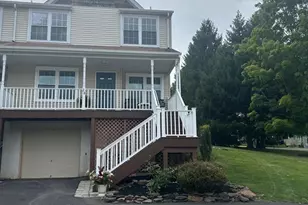 28 Cottonwood Dr, Southampton, PA 18966 - Photo 1