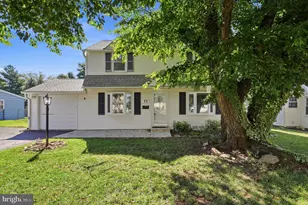 77 Woodlawn Rd, Warminster, PA 18974 - Photo 2