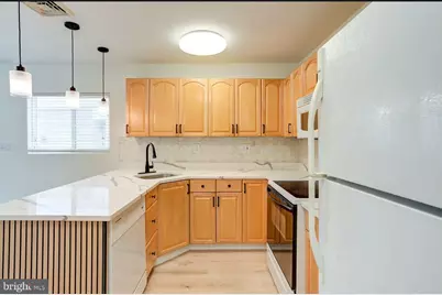 49 Mistletoe Lane, Levittown, PA 19054 - Photo 4