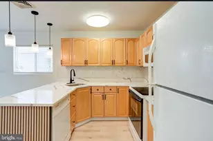 49 Mistletoe Ln, Levittown, PA 19054 - Photo 4