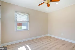 49 Mistletoe Ln, Levittown, PA 19054 - Photo 10