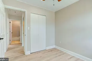 49 Mistletoe Ln, Levittown, PA 19054 - Photo 12