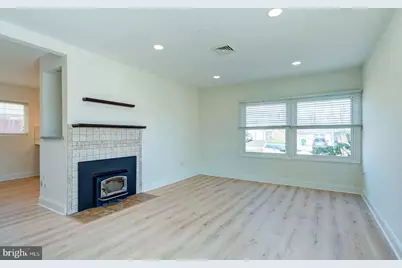 49 Mistletoe Lane, Levittown, PA 19054 - Photo 2