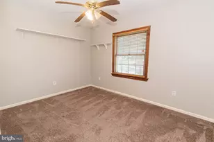142 Elderberry Dr, Levittown, PA 19054 - Photo 22
