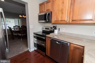 142 Elderberry Dr, Levittown, PA 19054 - Photo 14