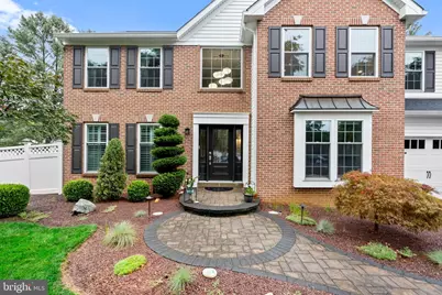194 Hyacinth Drive S, Yardley, PA 19067 - Photo 2