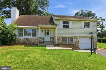 403 Merion Drive, Newtown, PA 18940 - Photo 2