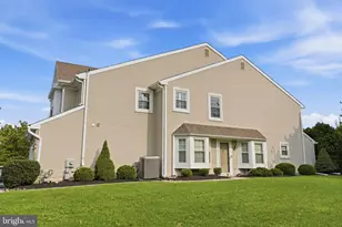 506 Coach Wood Ct, Newtown, PA 18940 - Photo 2