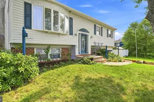 445 Patton Dr, Warminster, PA 18974 - Photo 2