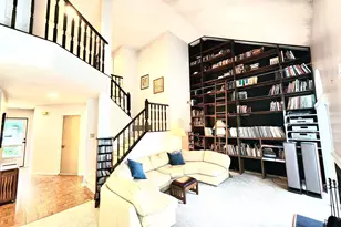 15 Laurel Cir, Newtown, PA 18940 - Photo 2