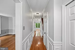 25 Commanders Dr, Washington Crossing, PA 18977 - Photo 4