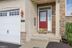 3217 Meadow View Cir, Furlong, PA 18925 - Photo 2