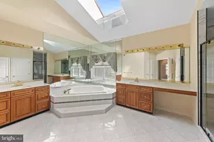 2025 Beacon Hill Dr, Newtown, PA 18940 - Photo 24