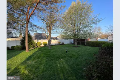 15 Catalpa Lane, Levittown, PA 19055 - Photo 2