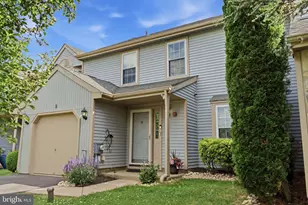 5 Locust Ln, Newtown, PA 18940 - Photo 2