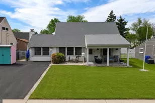 31 Micahill Rd, Levittown, PA 19056 - Photo 1