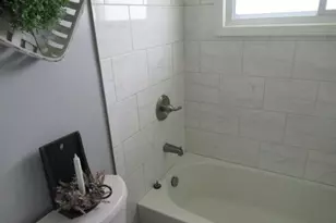 45 Queens Bridge Rd, Levittown, PA 19057 - Photo 10