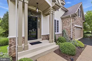 142 Silvertail Ln, New Hope, PA 18938 - Photo 2