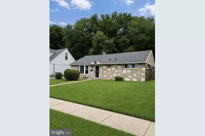 2515 Woodlawn Drive, Bristol, PA 19007 - Photo 2