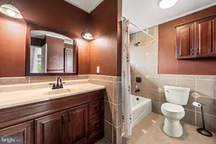 26 Inlet Rd, Levittown, PA 19057 - Photo 12