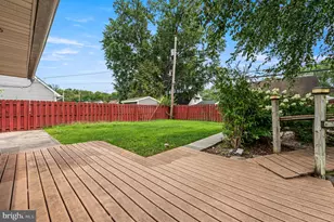 26 Inlet Rd, Levittown, PA 19057 - Photo 4