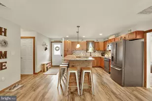42 Burning Bush Ln, Levittown, PA 19054 - Photo 6