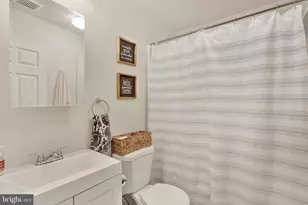 42 Burning Bush Ln, Levittown, PA 19054 - Photo 20