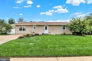 42 Burning Bush Ln, Levittown, PA 19054 - Photo 1