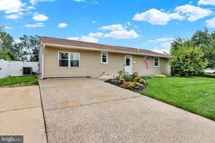 42 Burning Bush Ln, Levittown, PA 19054 - Photo 30