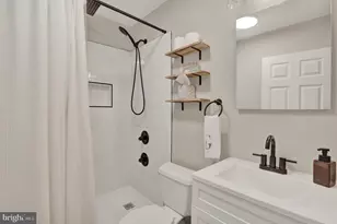 42 Burning Bush Ln, Levittown, PA 19054 - Photo 24