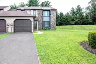 744 Newbury Ct, Southampton, PA 18966 - Photo 2