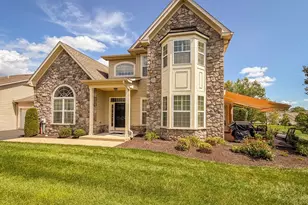 124 Thornhill Ln, Newtown, PA 18940 - Photo 2