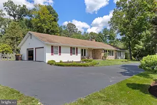 157 Chestnut Valley Dr, Doylestown, PA 18901 - Photo 2