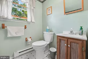 215 Maple St, Warminster, PA 18974 - Photo 20