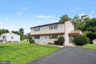 215 Maple St, Warminster, PA 18974 - Photo 4