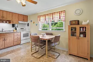 215 Maple St, Warminster, PA 18974 - Photo 14