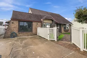 17 Jolly Ln, Levittown, PA 19055 - Photo 2