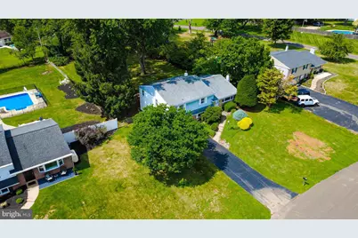 250 Stratford Drive, Southampton, PA 18966 - Photo 2