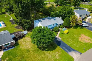 250 Stratford Dr, Southampton, PA 18966 - Photo 2
