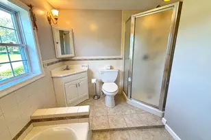 103 Holly Dr, Levittown, PA 19055 - Photo 16
