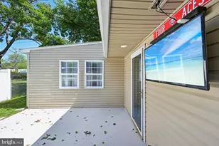 431 Magnolia Dr, Levittown, PA 19054 - Photo 18