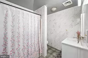 431 Magnolia Dr, Levittown, PA 19054 - Photo 20